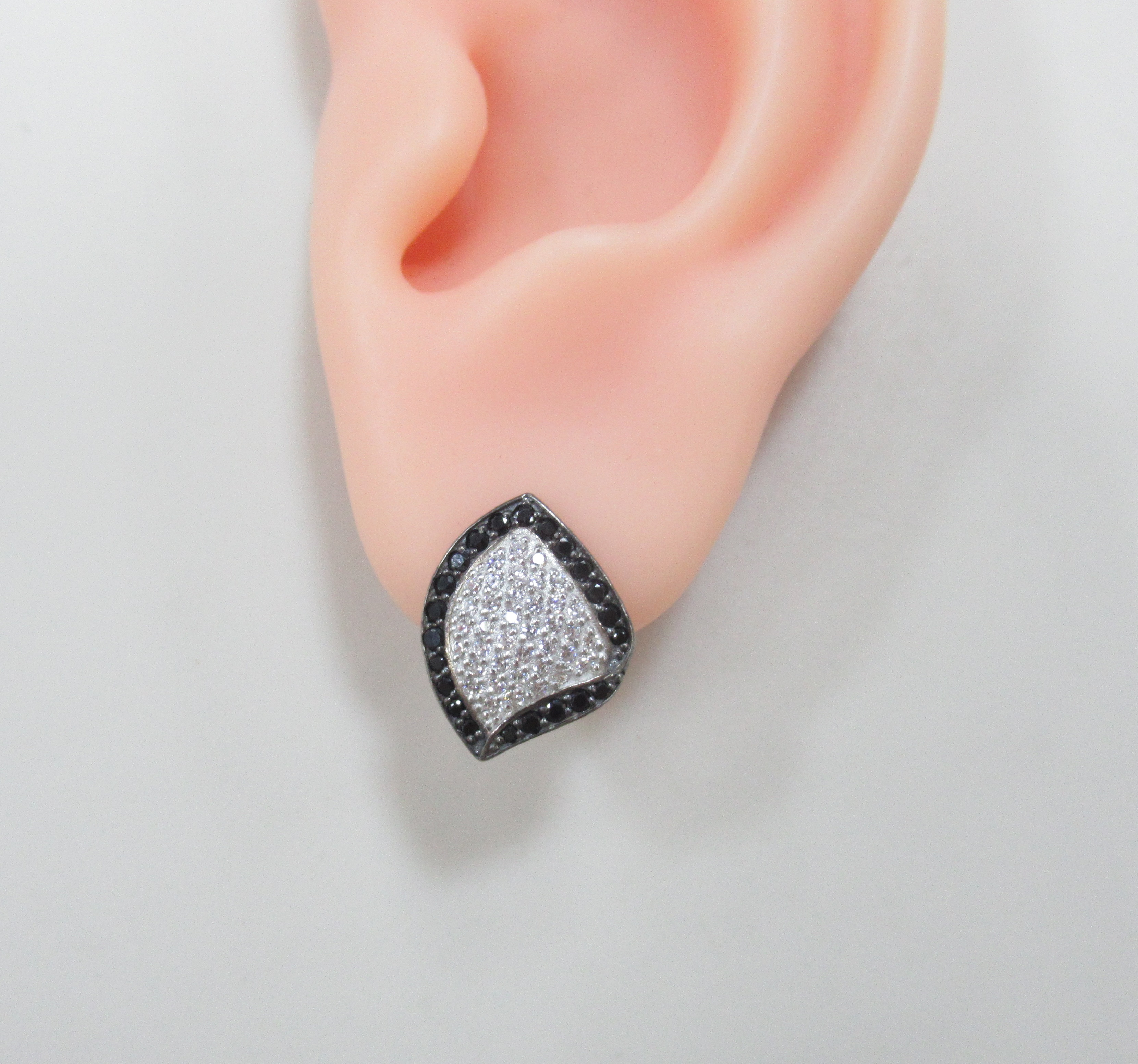 Серебряные серьги со шпинелью